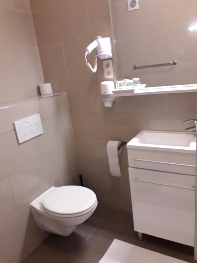 Hotel Auberge Van Strombeek Jette Экстерьер фото
