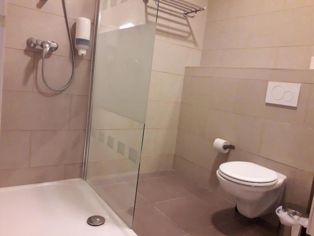 Hotel Auberge Van Strombeek Jette Экстерьер фото